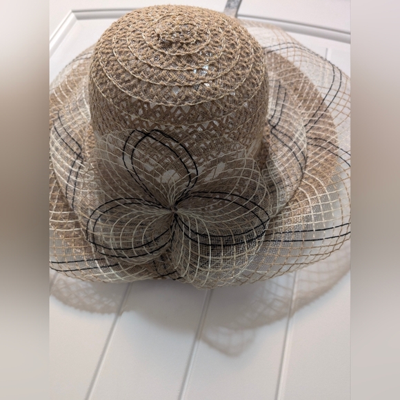 Kentucky Derby Hat, Church Hat Tan Black And White. Fancy Hat, lightweight NWOT - Picture 8 of 8